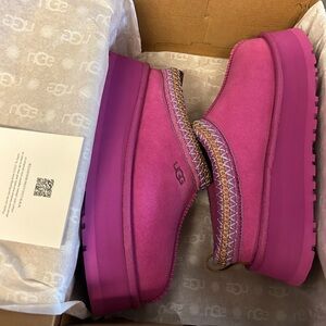 Women’s Pink Ugg Tazz size 5